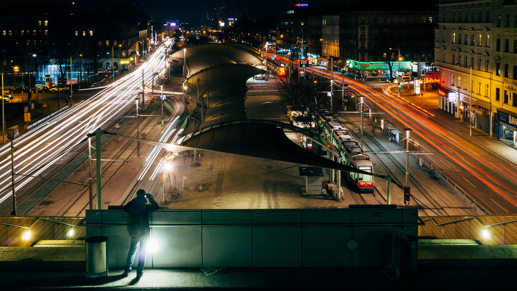 Ciudad iluminada de noche: web corporativa de alumbrado público Sece
